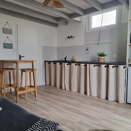 Studio Cocooning Au Calme, Proche Centre-Ville Et Centre Commercial Challans Esterno foto